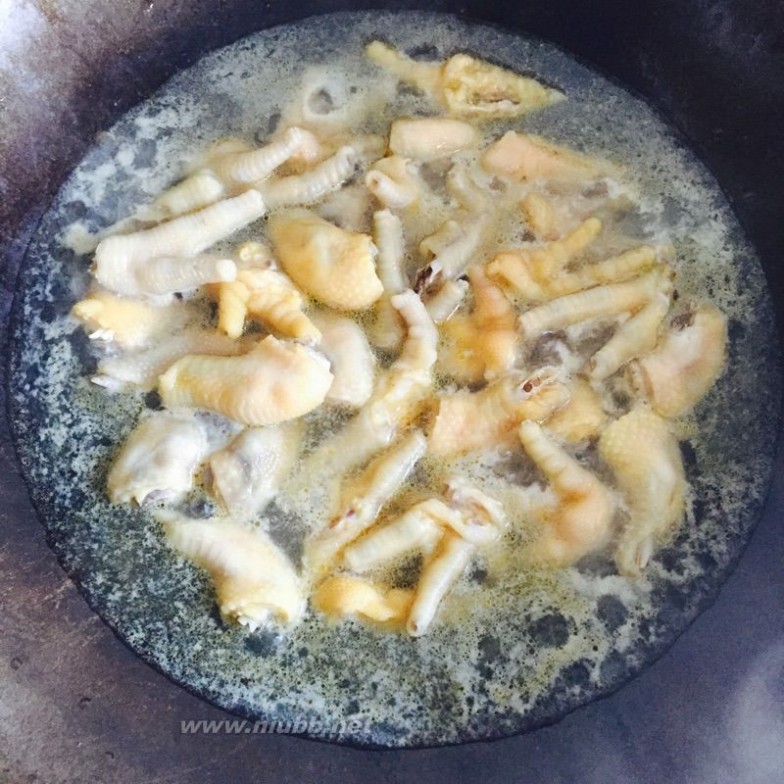 鸡爪煲汤 板栗鸡爪汤的做法，板栗鸡爪汤怎么做好吃，板栗鸡爪汤的家常做法