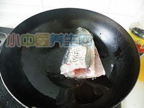 健脑益智助消化-----鱼头炖豆腐_鱼头豆腐汤的家常做法
