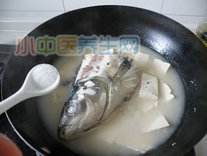 健脑益智助消化-----鱼头炖豆腐_鱼头豆腐汤的家常做法