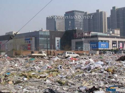 南京河西万达影城 南京河西现数千平方米“垃圾场” 紧邻万达广场西北侧[1]- 中国在线（全文）