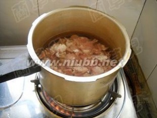 牛肉火锅的做法大全 香辣红油牛肉火锅的做法，香辣红油牛肉火锅怎么做好吃，香辣红油牛肉火锅的家常做法