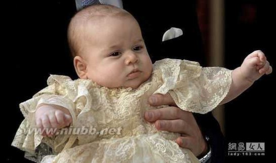 乔治王子受洗 萌神乔治王子受洗啦！所穿长袍竟172年历史