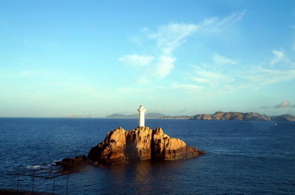  舟山东极岛 浙江舟山东极岛3日游——透蓝的海，雾绕的山，撒欢的人(游记)