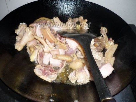 鸡肉火锅的做法 当归鸡肉火锅的做法，当归鸡肉火锅怎么做好吃，当归鸡肉火锅的家常做法