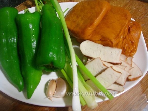 青椒炒豆腐干 青椒炒香干的做法，青椒炒香干怎么做好吃，青椒炒香干的家常做法