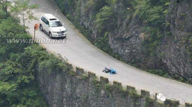 天门山轮滑 世界最险公路在中国！天门山盘山公路99道弯！你敢开车去练胆？