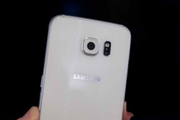 三星Galaxy S6Edge真机上手评测 三星S6Edge真机图欣赏10