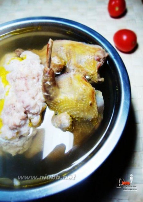 用吊汤的烹饪手法去处理鸽子的油腻-----清炖鸽子汤