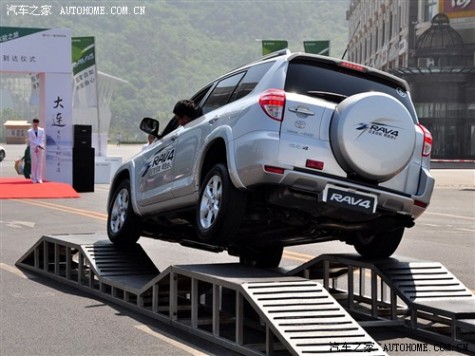 61阅读 一汽丰田 丰田RAV4 2.4AT 豪华版