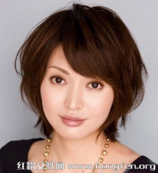 发型速配 偏分刘海修颜发型 冬日脸型与发型速配方案