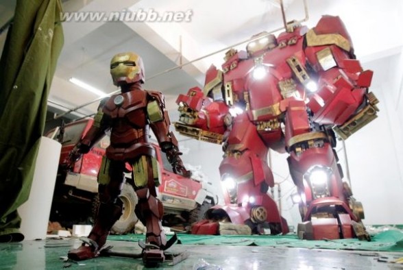 一名中国艺术教师用2个月造了一套钢铁侠反浩克装甲_反浩克装甲
