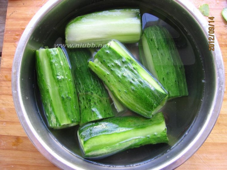 腌黄瓜 腌黄瓜的做法，腌黄瓜怎么做好吃，腌黄瓜的家常做法