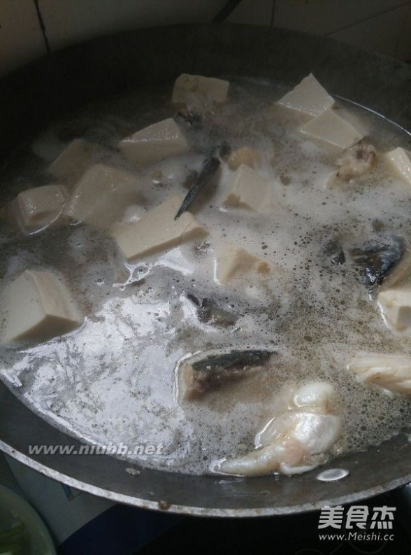 鱼头豆腐汤的做法 鱼头豆腐汤的做法