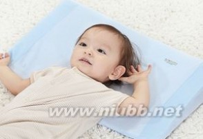 婴儿睡什么枕头好 婴儿枕头哪个牌子好 婴儿什么时候用枕头