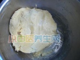 金沙奶黄月饼-附枧水的做法_枧水的做法