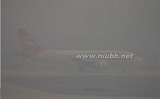 北京航班延误 雾霾首都航班延误 雾霾严重程度达到航班无法落地！