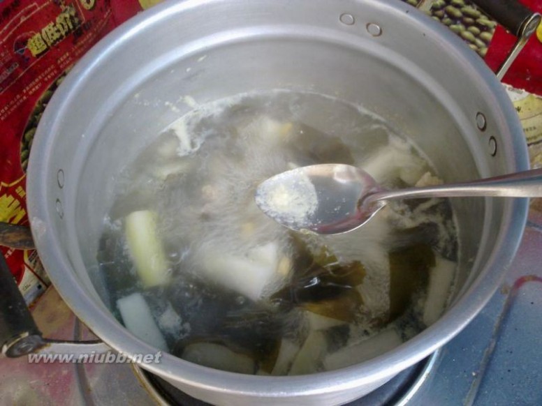 萝卜海带排骨汤 萝卜海带排骨汤的做法,萝卜海带排骨汤怎么做好吃,萝卜海带排骨汤的家常做法