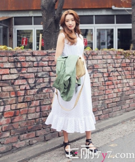 朴韶拉 韩国女神模特朴韶拉街拍图片 酷味裙装逆袭甜美范