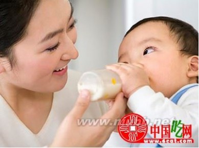 早晨不要空腹吃喝 儿童早上不宜空腹喝牛奶