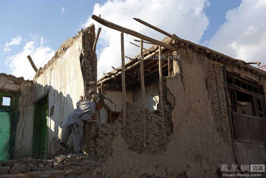 逃出办公大楼 阿富汗7.8级大地震