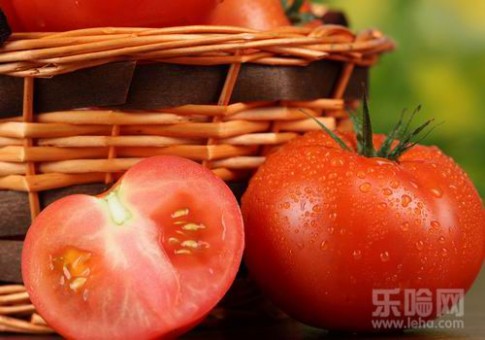 吃番茄的好处 吃番茄的好处和坏处,吃番茄的好处与坏处,吃西红柿的好处和坏处