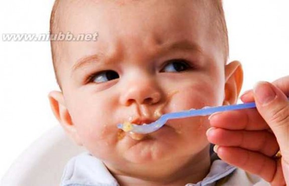 如何给宝宝添加辅食 如何应对宝宝厌食？给宝宝添加辅食的8个误区！