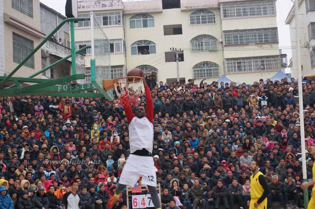 中国篮球比赛 中国的乡村篮球赛也可以高大上