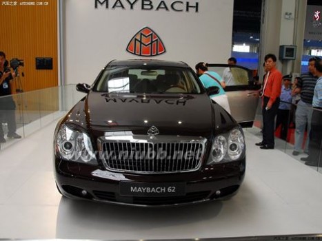 世界顶级豪华车——“迈巴赫”出现在济南街头
