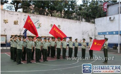 建军节军人敬礼图片_敬礼图片