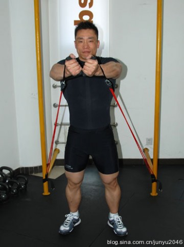 弹力绳力量训练技巧（02）：胸大肌