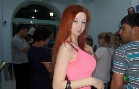 QQ空间图片：乌克兰惊现16岁真人芭比自称没动过刀