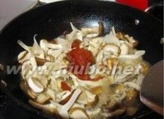 尒 红咖喱杂菇的做法，红咖喱杂菇怎么做好吃，红咖喱杂菇的家常做法