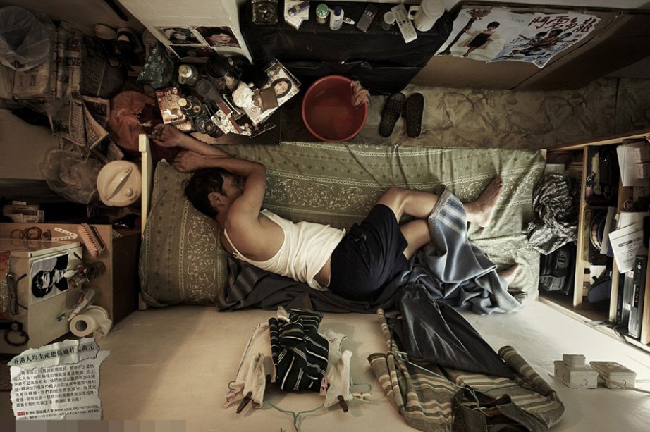 房中房 香港贫民窟：生活在“牢笼”般的房中房