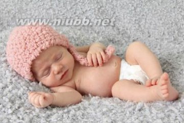 婴儿睡什么枕头好 小婴儿要不要睡枕头？该如何选择婴儿枕