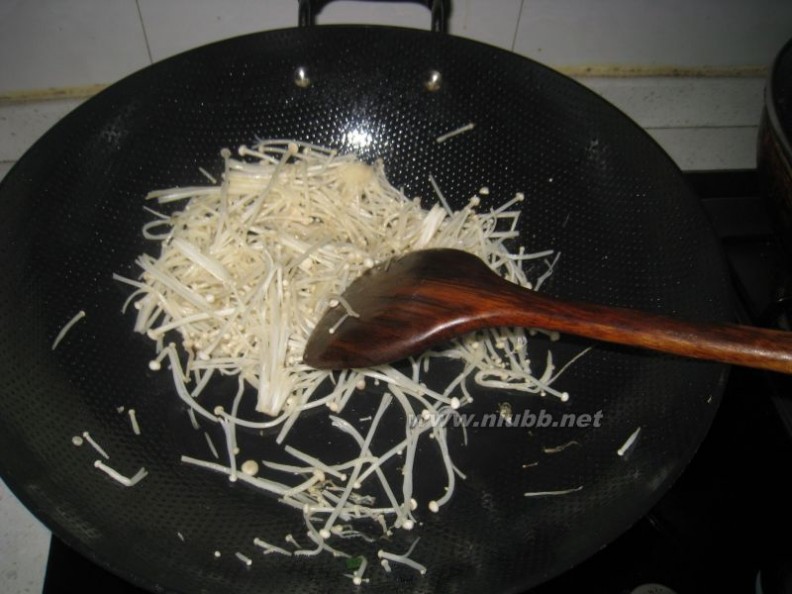 金针菇炒鸡蛋 金针菇炒蛋的做法，金针菇炒蛋怎么做好吃，金针菇炒蛋的家常做法