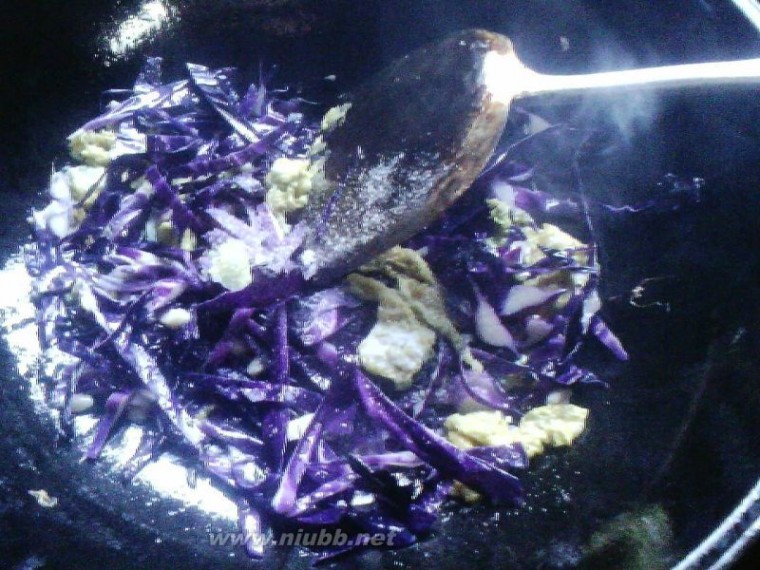 包菜炒鸡蛋 紫包菜炒蛋的做法，紫包菜炒蛋怎么做好吃，紫包菜炒蛋的家常做法