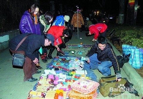 夜市摆摊卖什么好 夜市摆地摊卖什么好