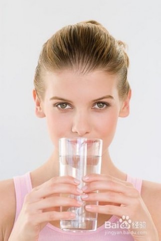如何正确喝水减肥 正确的喝水排毒减肥法