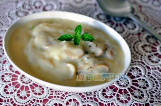 极致清爽的低热量西式浓汤—法式豆浆蘑菇浓汤_蘑菇是什么颜色