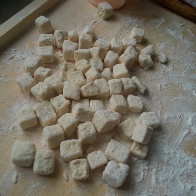 拔丝奶豆腐 拔丝奶豆腐的做法，拔丝奶豆腐怎么做，拔丝奶豆腐的家常做法
