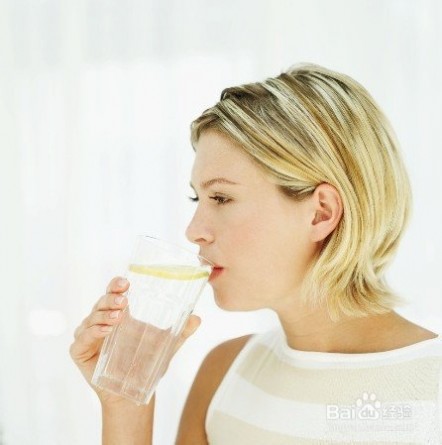 如何正确喝水减肥 正确的喝水排毒减肥法