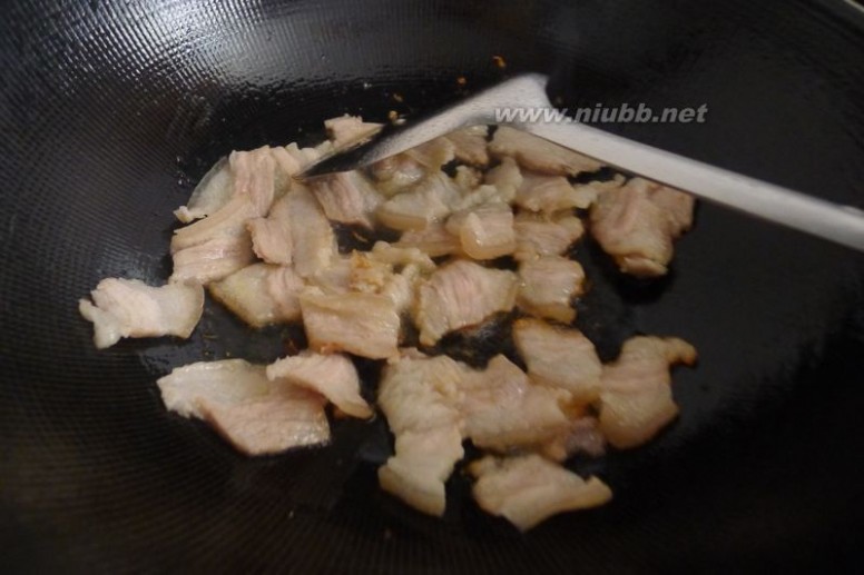 包菜回锅肉 手撕包菜回锅肉的做法，手撕包菜回锅肉怎么做好吃，手撕包菜回锅肉的家常做法