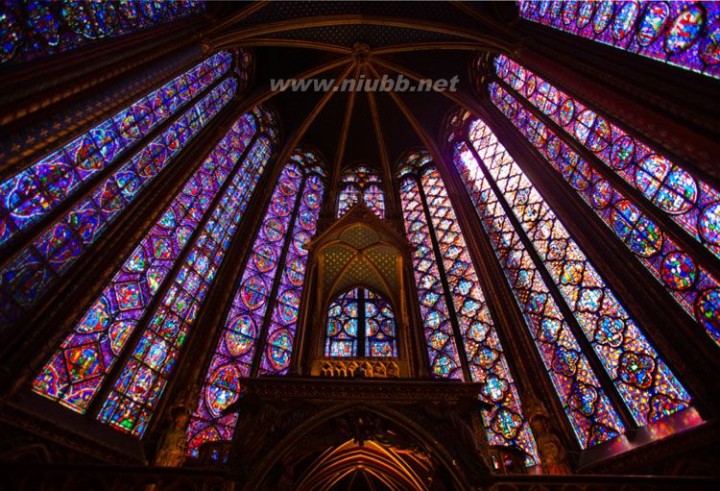 教堂里的彩色玻璃有什么特殊含义？_教堂玻璃