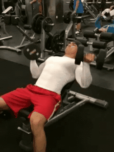 如何练胸肌 在健身房怎样练胸肌