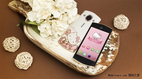 美图手机M4 HelloKitty特别版 粉嫩少女系
