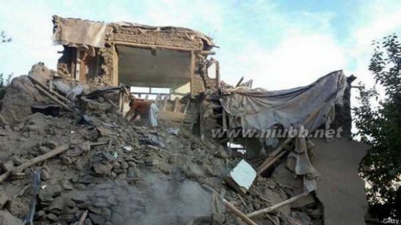 逃出办公大楼 直击阿富汗7.8级大地震