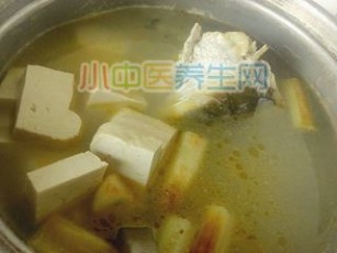 鱼头豆腐汤_鱼头豆腐汤的做法