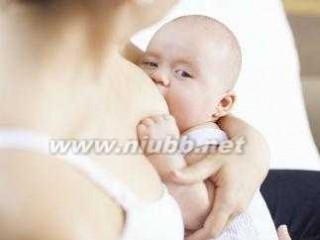 宝宝躺着吃奶好不好 让宝宝躺着喝奶很多妈妈都这么做吗？