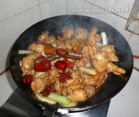 鸡火锅的做法 飘香鸡肉火锅的做法，飘香鸡肉火锅怎么做好吃，飘香鸡肉火锅的家常做法