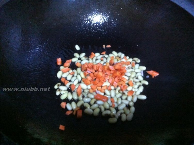 炒黄豆 胡萝卜丁炒黄豆的做法，胡萝卜丁炒黄豆怎么做好吃，胡萝卜丁炒黄豆的家常做法